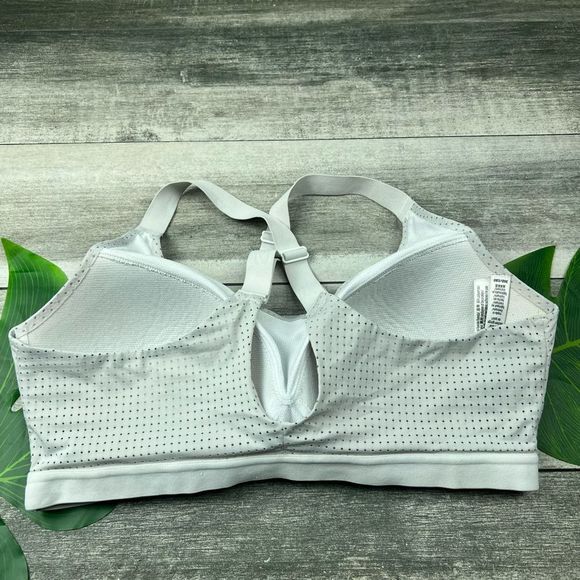 Victoria’s Secret sports bra mess - Picture 3 of 7